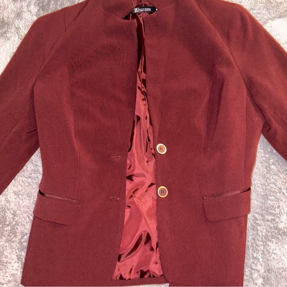 NYC 7th Ave. Burgundy lined suit w/jacket and pants - Picture 7 of 9